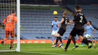  曼城德布劳内精准助攻帽子戏法主宰比赛