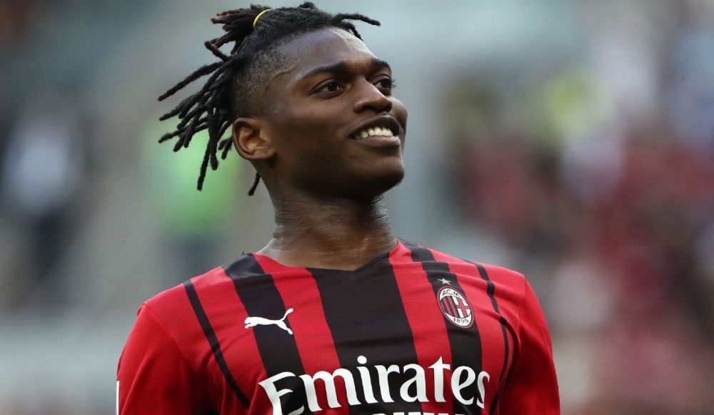  AC米兰续约莱奥遇阻，皇马巴萨密切关注动态  